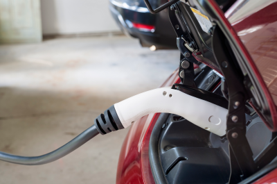 .iStock-519651620 – car charging at home (smaller).jpg-autosave